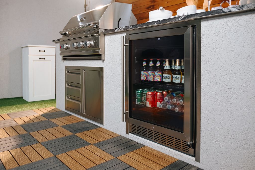 RCS 24 Inch 5.01 Cu. Ft. Stainless Steel Outdoor Refrigerator w/Glass Door - REFR2B